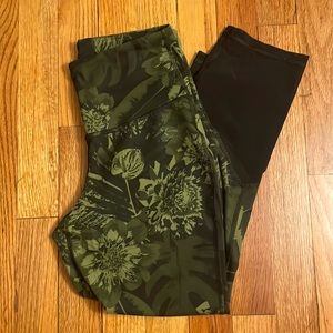 Old Navy flower printed woman’s small leggings
